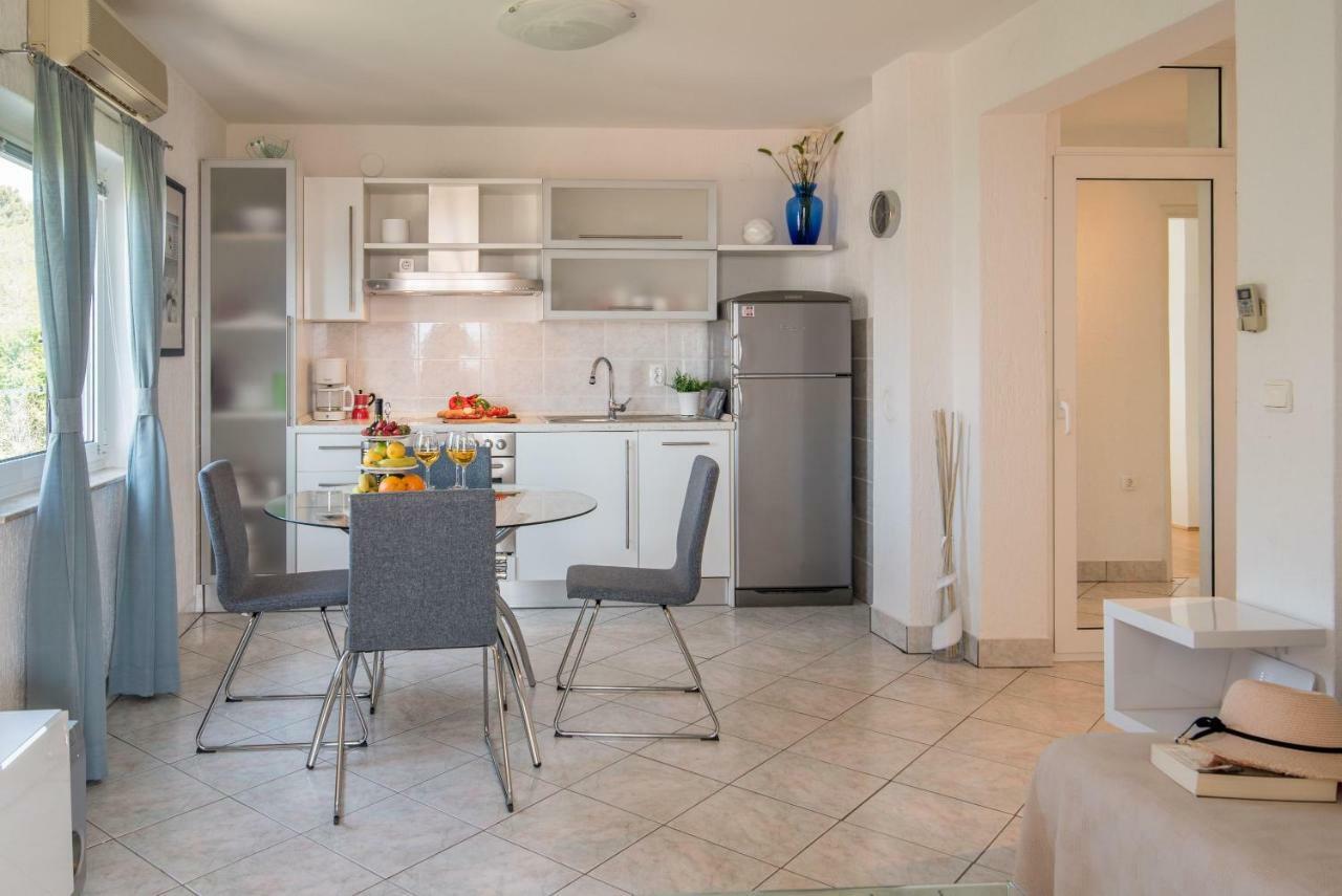 Apartment Luna Malinska Bagian luar foto