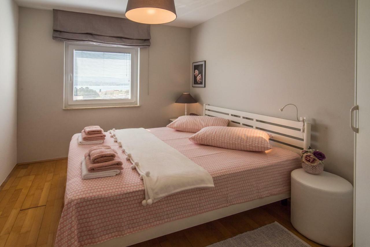 Apartment Luna Malinska Bagian luar foto